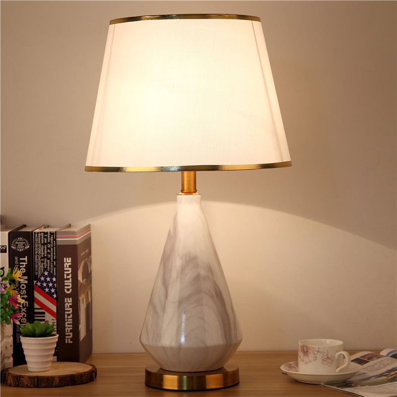 Desk Lamp - โคมไฟตั้งโต๊ะห้องนั่งเล่น โคมไฟข้างเตียงห้องนอน สไตล์นอร์ดิก เรียบง่าย ทันสมัย ปรับแสงได้